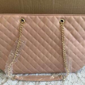 Chic Quilted Shoulder Bag with Gold Chain